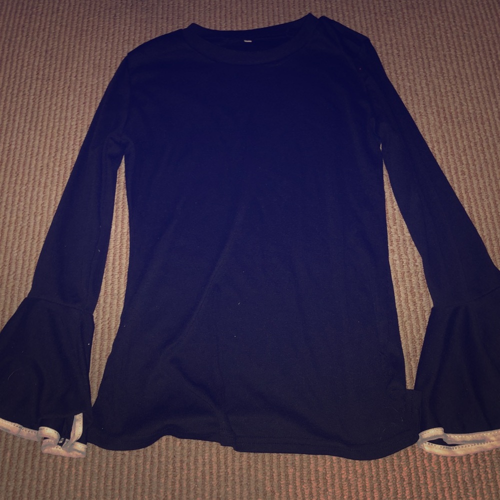 Women’s S black long bell sleeved shirt